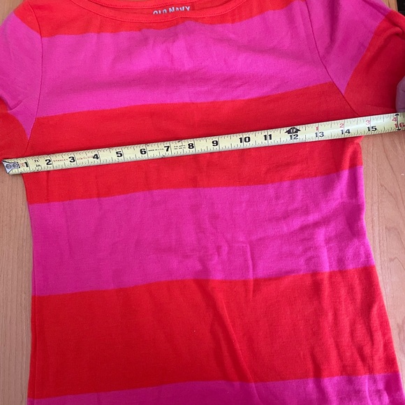 Old navy women’s 3/4 length sleeve shirt. Medium. Red & pink. Excellent cond. - Picture 5 of 5